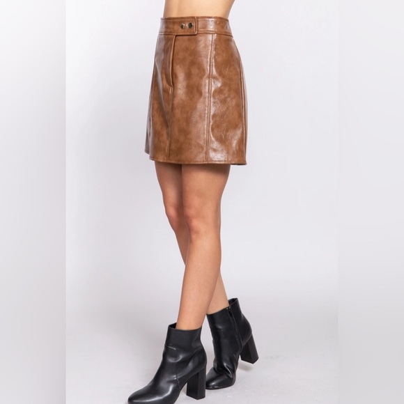 H&M Faux Leather Mini Skirt Size 8 USA - Picture 1 of 5